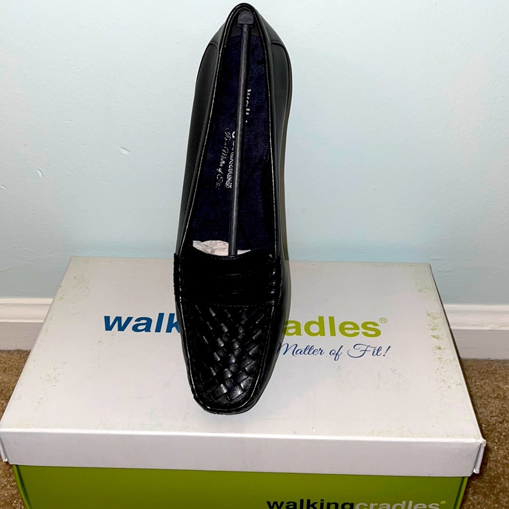 NWT. Walking cradles 7.5 Narrow loafer